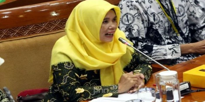 Ketum Perkumpulan Honorer Kategori 2 Indonesia Titi Purwaningsih: Apa Menunggu Mati Semua untuk Percaya Kami Benar-benar Kelaparan?