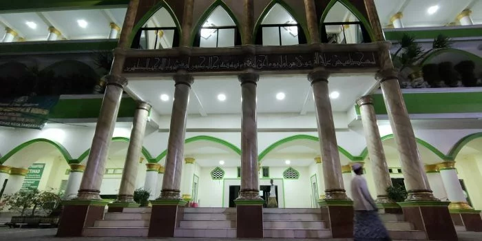 Pandemi di Mata MUI: Melarang Orang Berkumpul ke Masjid tapi Bandara dan Pusat Perbelanjaan Dibuka