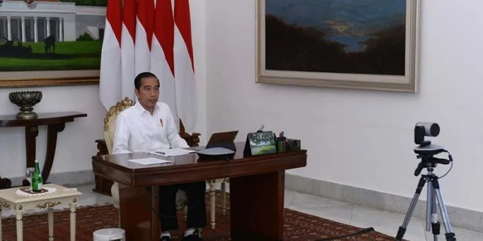 Pimpin Rapat dari Istana, Jokowi Minta Tito Karnavian Tegur Daerah yang Blokir Jalan