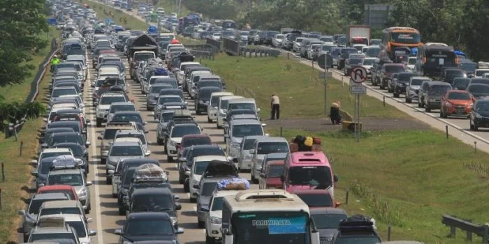 Bawa Penumpang Mudik Lebaran Angkutan Berplat Hitam, Kemenhub dengan Polisi akan Beri Sanksi