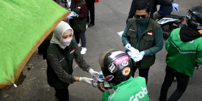 Pemda Provinsi Jawa Barat Canangkan Gerakan Nasi Bungkus di Pasar Cikutra