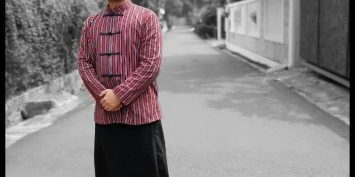 Ronal Surapradja Salat Jumat Kenakan Baju Adat Jawa