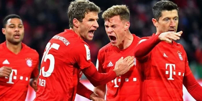 38 Laga, Munchen 2-1 Sevilla