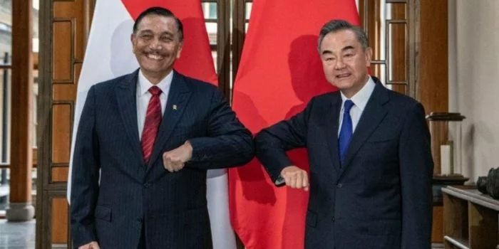 Akrabnya Luhut Bertemu Wang Yi Bahas Strategi Hadapi Pandemi