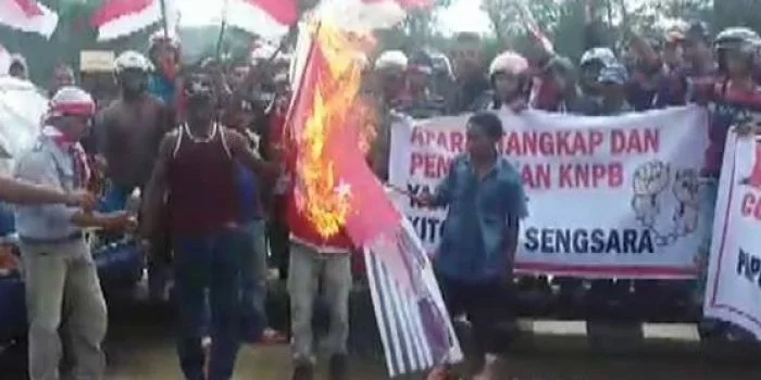 Tolak Referendum, Marak Aksi Pembakaran Bendera Bintang Kejora