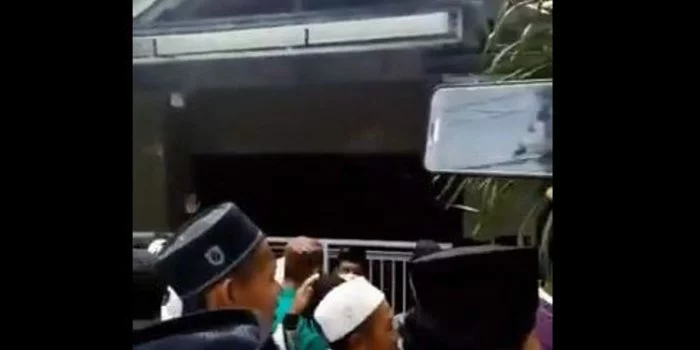 Massa Geruduk Rumah Mahfud Md di Pamekasan: Mereka Mengganggu Ibu Saya Bukan Menganggu Menko Polhukam