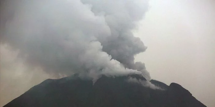 Sempat Erupsi, Gunung Api Ili Lewotolok Semburkan Debu Vulkanik