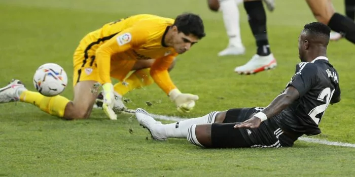 Sevilla Vs Real Madrid: Gol Bunuh Diri Kiper Sevilla Menangkan Madrid