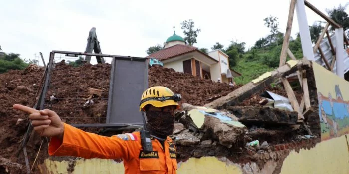 Longsor Sumedang: Temukan Kembali 3 Korban Meninggal Dunia, BNPB: 12 Orang Masih Dinyatakan Hilang