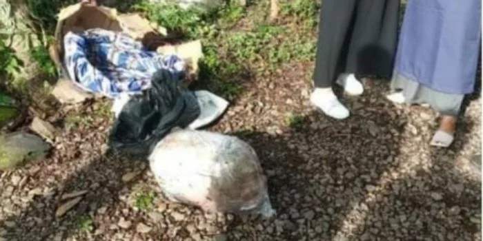 Geger, Ditemukan Mayat Balita Jenis Kelamin Perempuan Terbungkus Plastik di Pinggir Jalan Arah Bandung