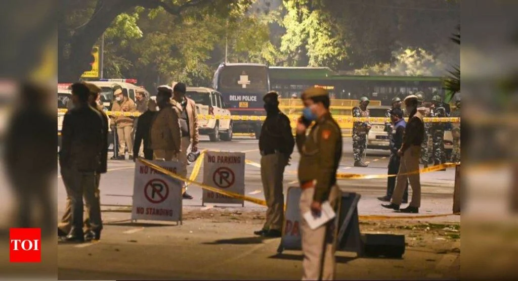 Kepolisian New Delhi, India mengamankan lokasi ledakan dekat kantor Kedutaan Besar Israel pada Jumat 29 Januari. (Foto: TOI)