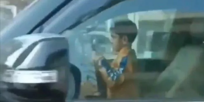 Viral Video Bocah 5 Tahun Nyetir Mobil Mewah (Times Now News)