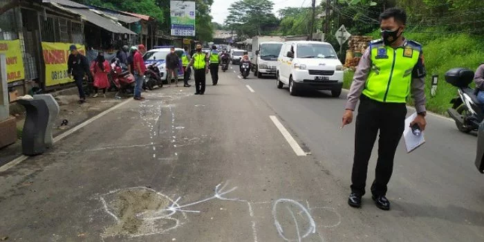 Kecelakaan Maut Motor vs Truk: Ibu dan 3 Anaknya, 2 Bocah Usia 1 dan 3 Tahun Terjatuh Masuk Kolong Truk Terlindas, Meninggal Dunia