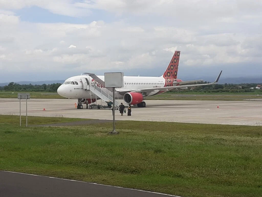 Abu Vulkanik Gunung Raung, Bandara Banyuwangi Ditutup