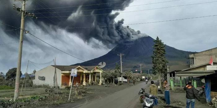 Luncur Awan Panas Guguran 2.500 Meter, Status Gunung Sinabung Siaga