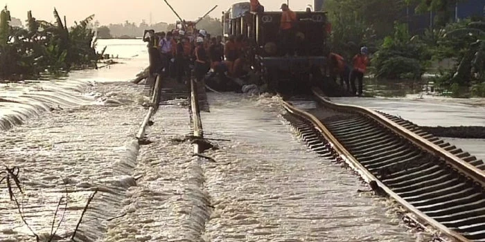 Jalur Rel Kereta Api Terendam Banjir di Sejumlah Wilayah, Ini Daftar Perjalanan KA yang Dibatalkan