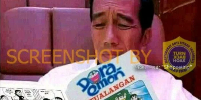 Jokowi Berkerut Saat Baca Komik Doraemon?