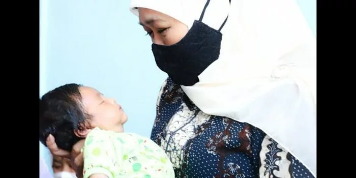 Unggah Foto Bayi Berusia 18 Hari Putri Awak Kapal KRI Nanggala 402, Gubernur Khofifah: Doa Terbaik untuk Elzayn Virendra Rahman