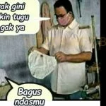 Viral Foto Gubernur DKI Anies Baswedan Memegang Celana Dalam Wanita, Faktanya