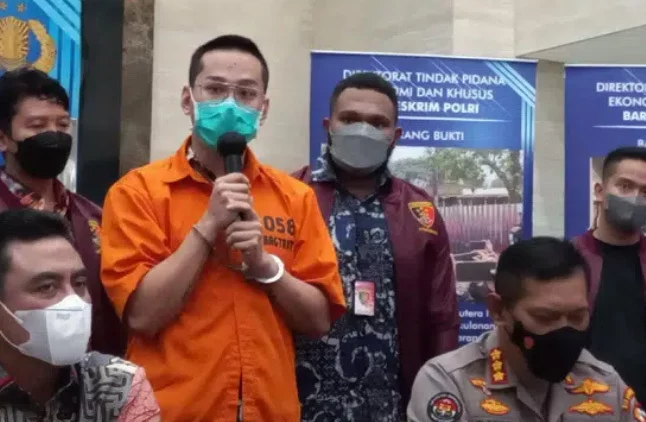 Indra Kenz Minta Maaf kepada Masyarakat, Tampil Berambut Cepak, Pakai Baju Oranye