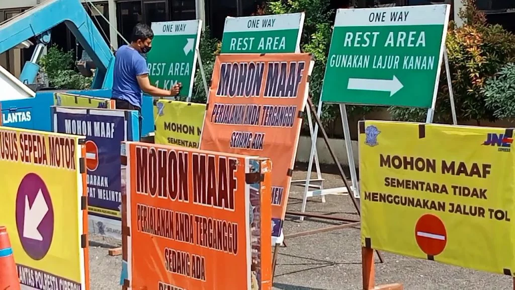 Polresta Cirebon Siapkan Ribuan Rambu Lalin Jelang Arus Mudik