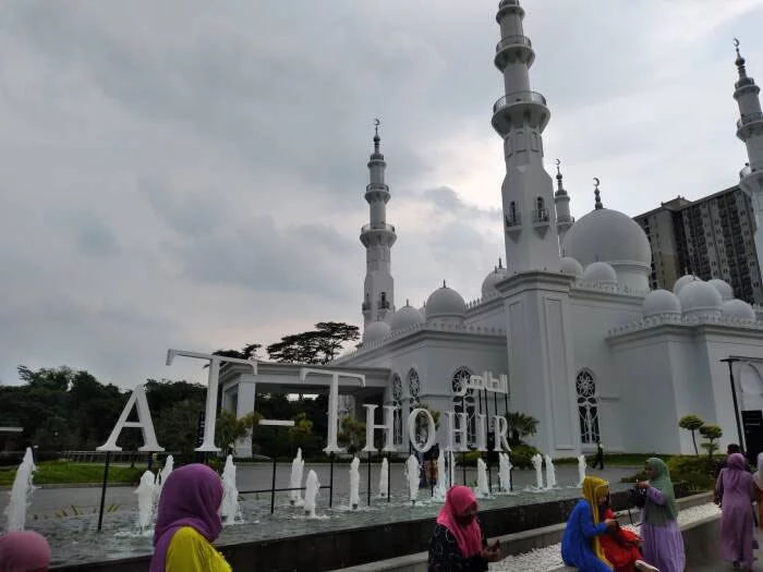 Masjid At-Thohir Jadi Destinasi Wisata Religi Baru Favorit di Depok