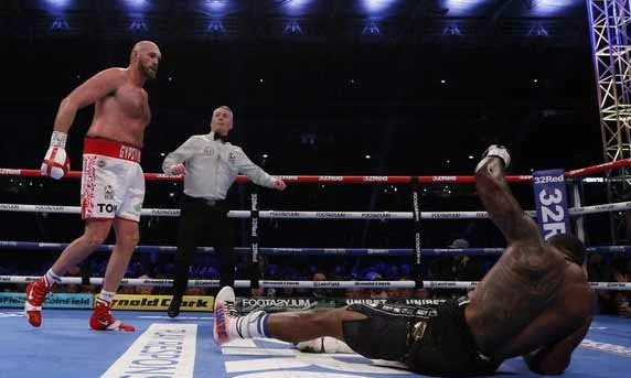 Tyson Fury Pukul KO Dillian Whyte di Ronde ke 6