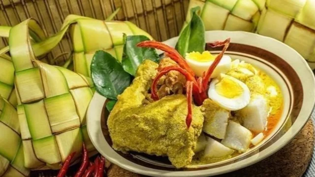 Resep Opor Ayam Enak dan Praktis untuk Menu Lebaran