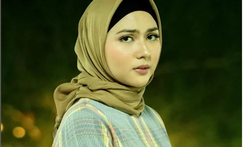 Jessica Mila Pakai Hijab dan Mulai Belajar Salat