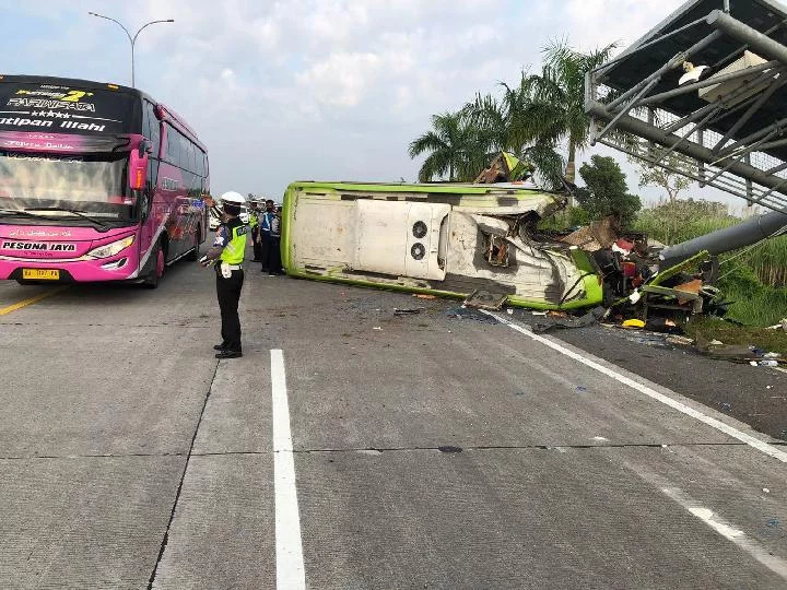 Polisi Sebut Kecelakaan Bus di Mojokerto Karena Pengemudi Mengantuk