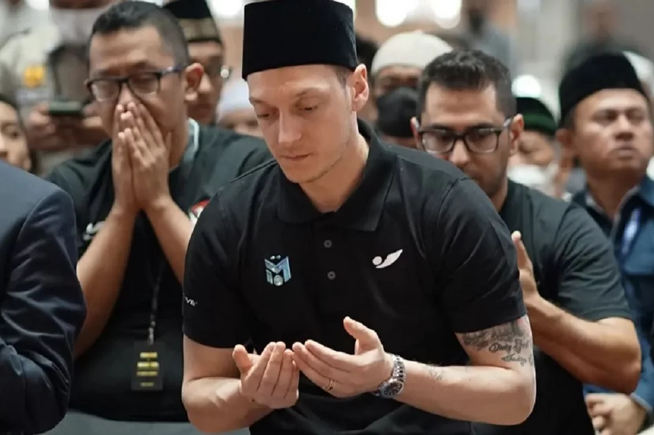 Mesut Ozil Terpukau Mendengar jemaah Masjid Istiqlal Lantunkan Shalawat Badar