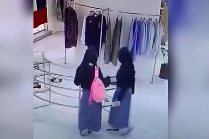 Viral Video Siswi SMA Diduga Curi Card Holder di Mall Bandung