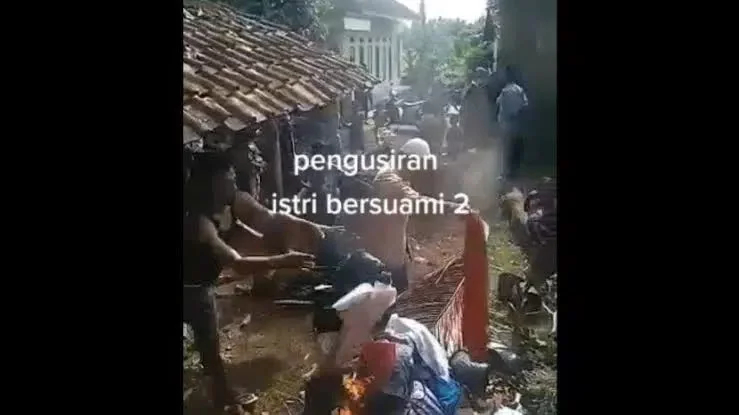 Wanita Bersuami Dua di Cianjur Diamuk dan Diusir Warga