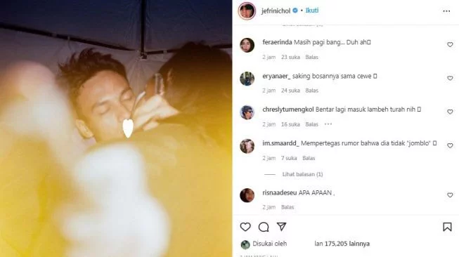 Pamer Foto Ciuman Bareng Cowok, Jefri Nichol Akui Cuma Bercandaan