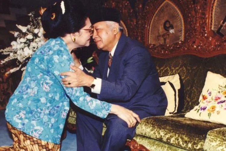 Air Mata Soeharto Saat Ditinggalkan oleh Istri Tercinta