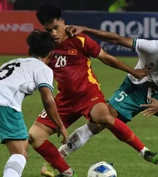 Hajar Filipina U-19 di Piala AFF U-19 2022, Vietnam U-19 Puncaki Klasemen