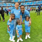 Raheem Sterling Goreskan Tinta Emas di City