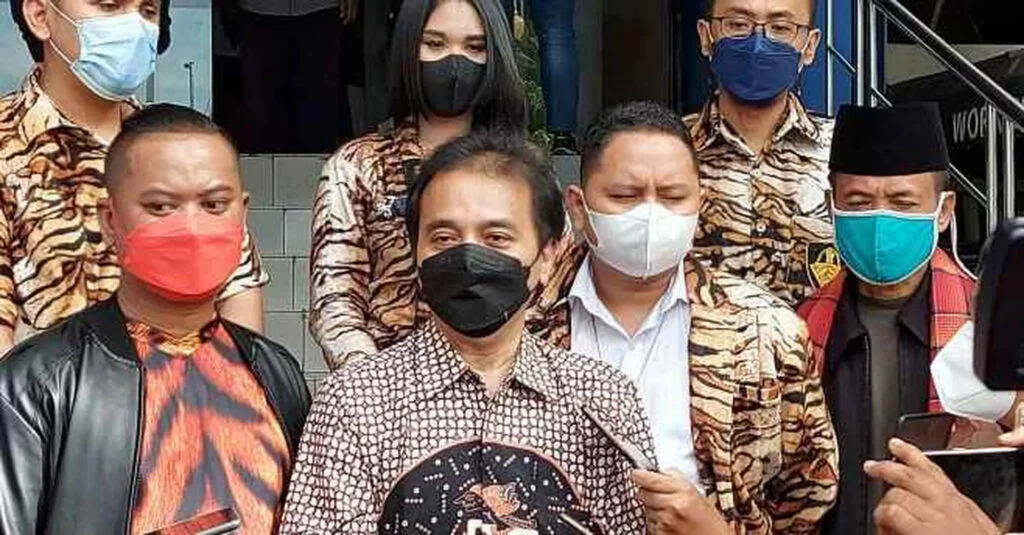 Roy Suryo Diperiksa 12 Jam Sebagai Tersangka Kasus Meme Stupa