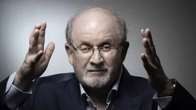 Penulis Ayat-ayat Setan Salman Rushdie Ditikam di New York