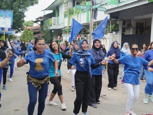 Senam Bersama, Rinna Caleg PAN Ajak Warga Jaga Kesehatan