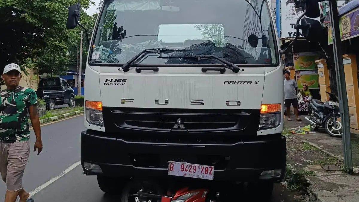 Kecelakaan Maut di Depan Asrama Polri Pesisir Cirebon, Pemotor Tewas Tertabrak Truk Kecelakaan