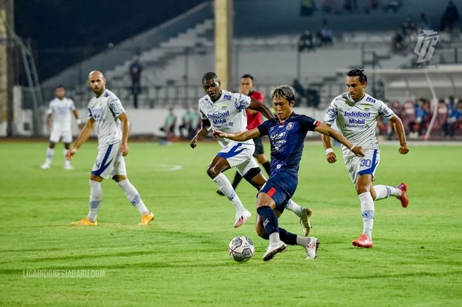 Jelang Persib vs Persebaya, Robert Rene Alberts Beberkan Bruno Ada Masalah pada Otot Belakang Lutut